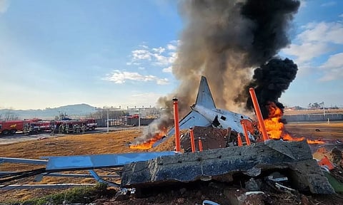 தென் கொரியாவில் விமான விபத்து.. 28 பேர் உயிரிழப்பு