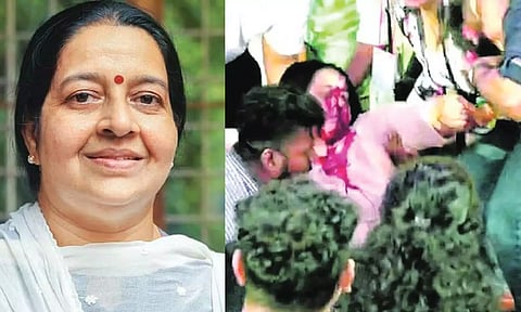 கின்னஸ் சாதனை நடன நிகழ்ச்சி: மேடையில் இருந்து தவறி விழுந்த காங். பெண் எம்.எல்.ஏ.