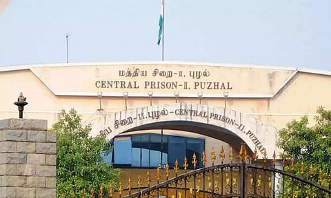 கோடிக்கணக்கில் ஹவாலா பணம் வழிப்பறியில் கைதான போலீஸ் சப்-இன்ஸ்பெக்டர் புழல் சிறையில் அடைப்பு