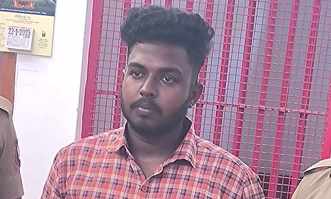 பெண் குளிப்பதை வீடியோ எடுத்த வாலிபர் கைது