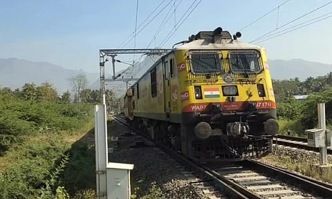 மதுரை-போடி இடையே மின்சார ரெயில் போக்குவரத்து இன்று தொடங்கியது