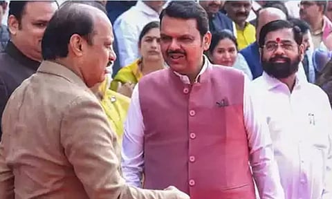 மகாராஷ்டிரா அரசு அலுவலகங்களில் மராத்தி மொழியில்தான் உரையாட வேண்டும் என உத்தரவு