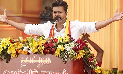சாதிவாரி கணக்கெடுப்பு: ஆட்சியாளர்களின் சமூக நீதி வேடம் கலைகிறது- விஜய்