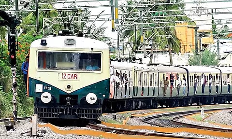 சென்னை - கும்மிடிப்பூண்டி வழித்தடத்தில் பராமரிப்பு பணி- 25 புறநகர் ரெயில்கள் ரத்து