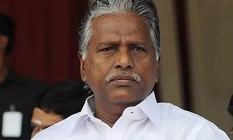 இந்தி பேசாத மாநிலங்கள் முழுவதையும் மிரட்டுகின்ற வகையில் மத்திய மந்திரி பேசியிருக்கிறார்- கே.பி.முனுசாமி