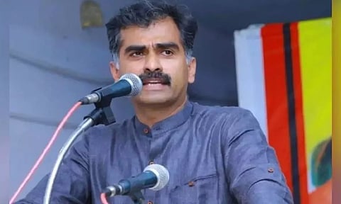 பிற மாநிலங்களில் ஆளும் கட்சிகளுக்கு உரிய நிதியை தராமல் அரசுக்கு அவப்பெயர் ஏற்படுத்தி வருகிறது- துரை வைகோ