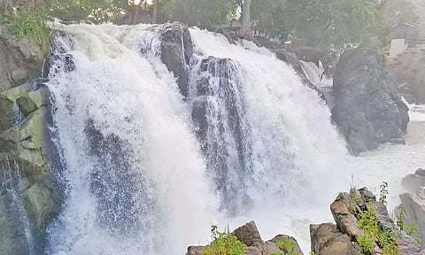 ஒகேனக்கல்லுக்கு நீர்வரத்து 300 கனஅடியாக குறைந்தது