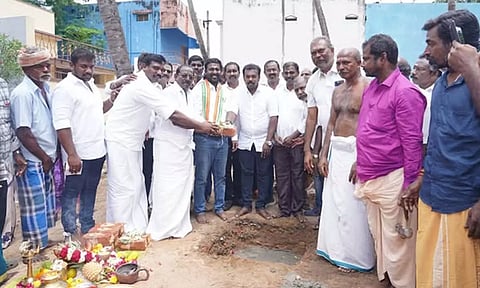 ரூ. 15 லட்சம் மதிப்பீட்டில் சமுதாய நலக்கூடம்- காங்கிரஸ் எம்.பி விஜய் வசந்த் அடிக்கல் நாட்டினார்