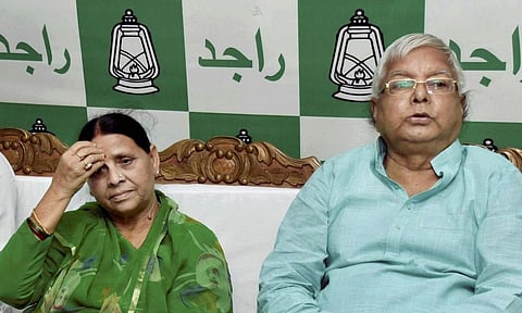 ரெயில்வே வேலை ஊழல் வழக்கில் அமலாக்கத்துறை சம்மன்..  ராப்ரி தேவி ஆஜர்.. லாலு பிரசாத்திடம் நாளை விசாரணை