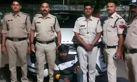 கோபமாக இருக்கும் மனைவியை சமாதானம் செய்ய முதலாளியின் ரூ.1 கோடி ரேஞ்ச் ரோவர் காரை திருடிச் சென்ற  கணவன்
