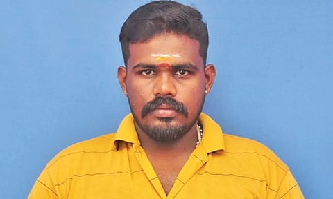 தென்காசி அருகே தலை துண்டித்து கொலை: ஜவுளிக்கடை அதிபர் கொலையில் 6 பேரை பிடித்து விசாரணை