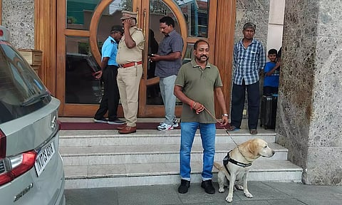 புதுச்சேரியில் முதலமைச்சர் ரங்கசாமி வீடு,  நட்சத்திர ஓட்டல்களுக்கு வெடிகுண்டு மிரட்டல்