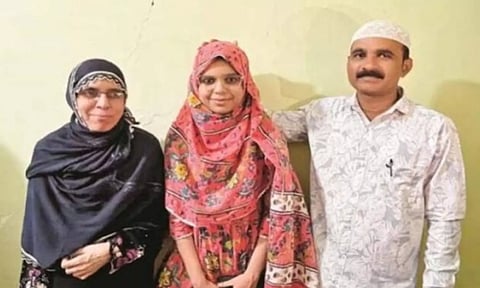 மகாராஷ்டிராவின் முதல் முஸ்லிம் பெண் ஐ.ஏ.எஸ் அதிகாரி ஆகும்    ஆட்டோ ஓட்டுநரின் மகள்!