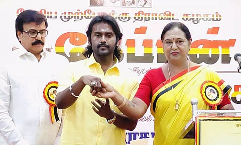 குடும்பத்தினருக்கு பதவி- தே.மு.தி.க.வில் 'திடீர்' உள்கட்சி மோதல்- கட்சியில் இருந்து விலகப் போவதாக  நிர்வாகி கடிதம்