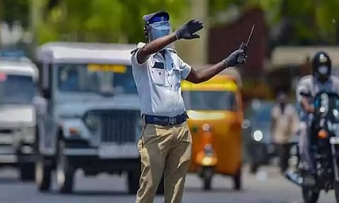 சென்னை காமராஜர் சாலையில் பயணிப்போர் கவனத்திற்கு...
