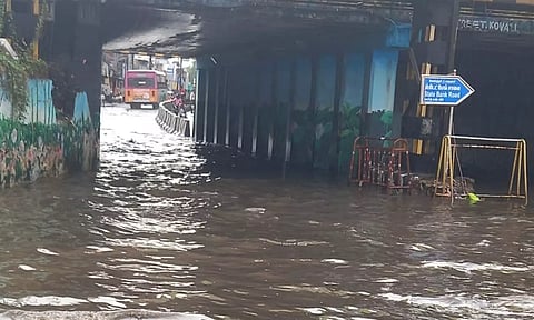 கோவையில் கொட்டி தீர்த்த கனமழை- 30 வீடுகளுக்குள் தண்ணீர் புகுந்தது