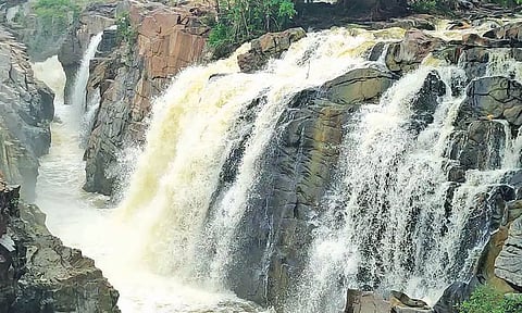 ஒகேனக்கல்லுக்கு நீர்வரத்து 5 ஆயிரம் கனஅடியாக குறைந்தது