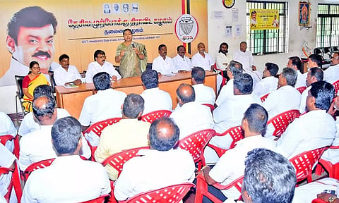அருப்புக்கோட்டை தொகுதியில் விஜய பிரபாகரன் போட்டியா?-பிரேமலதா தலைமையில் நடந்த கூட்டத்தில் நிர்வாகிகள் வலியுறுத்தல்