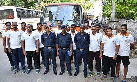 கோவை மாவட்டத்திற்கு வருகை தந்துள்ள பேரிடர் மீட்பு குழுவினரை காணலாம்.