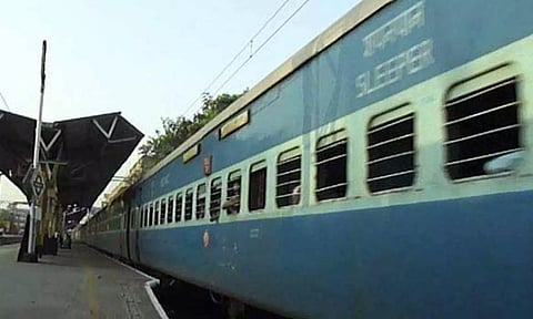 பராமரிப்பு பணி:  சேலம் வழியாக செல்லும் ரெயில்கள் மாற்றுப்பாதையில் இயக்கம்