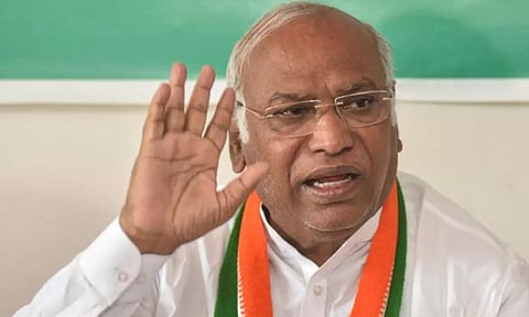 தெலுங்கானாவில் இன்று மாலை 40 ஆயிரம் தொண்டர்கள் மத்தியில் உரையாற்றும் கார்கே