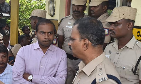 பள்ளி வேன் மீது ரெயில் மோதிய விபத்து - பலி எண்ணிக்கை 3 ஆக உயர்வு