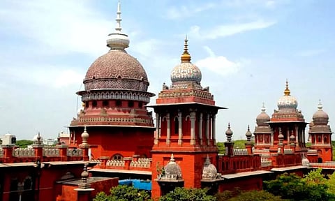 நீதிமன்ற அவமதிப்பு வழக்கு- 5 ஐ.ஏ.எஸ். அதிகாரிகள் ஆகஸ்டு 4-ந்தேதி நேரில் ஆஜராக உத்தரவு
