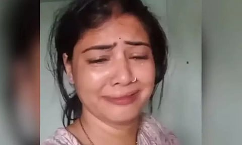 போலீஸ்காரர் மனைவி தற்கொலை - தூக்கு கயிறு முன்பு கதறி அழுத வீடியோ வைரல்