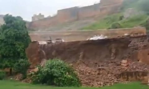 VIDEO: கனமழையால் இடிந்து விழுந்த வரலாற்று சிறப்புமிக்க அமீர் கோட்டையின் 200 அடி நீள சுவர்