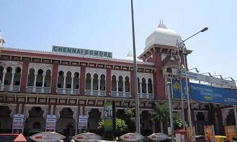 எழும்பூர் ரெயில் நிலையத்தில் மறுசீரமைப்பு பணி எதிரொலி:  திருச்சி, மதுரை, ராமேஸ்வரம் செல்வோர் கவனத்திற்கு...