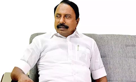 பதவி பறிப்பு எதிரொலி- செங்கோட்டையன் ஆதரவாளர்கள் 2000 பேர் ராஜினாமா