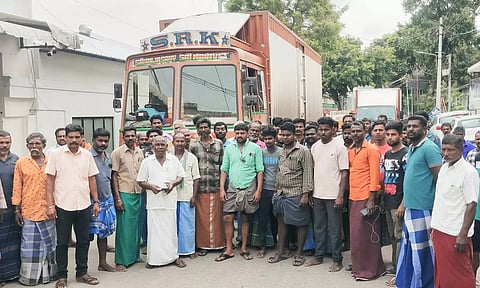 திருப்பூரில் சுமைப்பணி தொழிலாளர்கள் போராட்டம்
