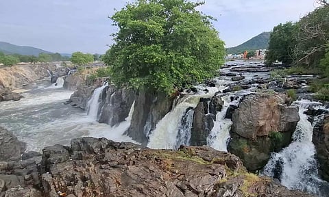 ஒகேனக்கல்லுக்கு நீர்வரத்து வினாடிக்கு 12 ஆயிரம் கனஅடியாக சரிவு