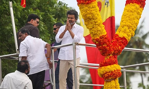 திருவாரூர் தேரை குறிப்பிட்டு தி.மு.க. அரசை விமர்சித்த விஜய்