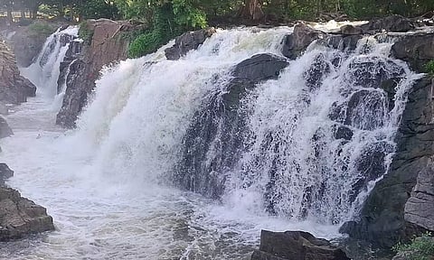 ஒகேனக்கல்லுக்கு நீர்வரத்து 9,500 கனஅடியாக நீடிப்பு
