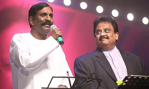 நீ பாடும்போது உடனிருந்த நாட்கள்...  எஸ்.பி.பி.-யின் நினைவு நாளில் வைரமுத்துவின் பதிவு