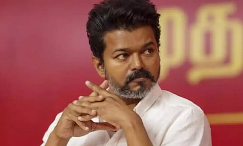 கரூர் கூட்ட நெரிசல்: கட்சி நிர்வாகிகளுடன் ஆலோசனை- பிரசார பயணத்தை ஒத்திவைக்க விஜய் திட்டம்?