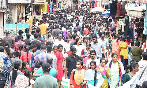 தீபாவளியை முன்னிட்டு குற்றச்செயல்களை தடுக்க 26 ஆயிரம் ரவுடிகளை கண்காணிக்கும் போலீசார்