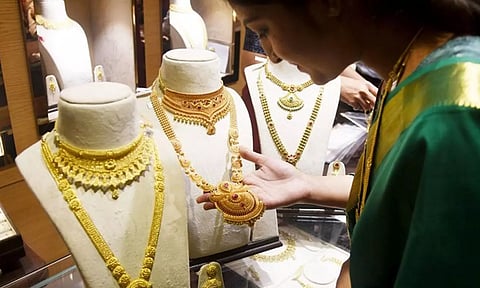 GOLD PRICE TODAY : தினம், தினம் புதிய உச்சம்... இன்றைய தங்கம் விலை நிலவரம்