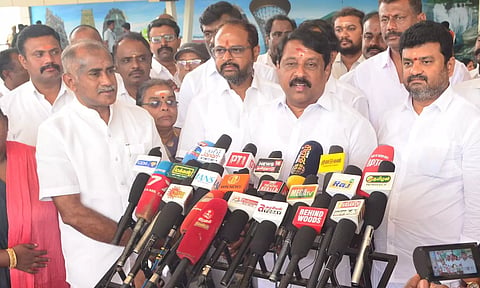சார் என்றாலே அலர்ஜி: வாக்காளர் பட்டியல் திருத்த பணியால் தி.மு.க. அமைச்சர்கள் அச்சம்-  நயினார் நாகேந்திரன்