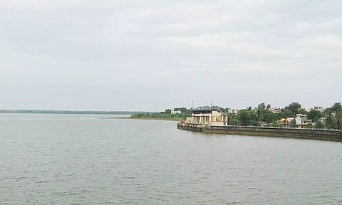 புழல் ஏரியில் இருந்து 1000 கனஅடி நீர் திறப்பு