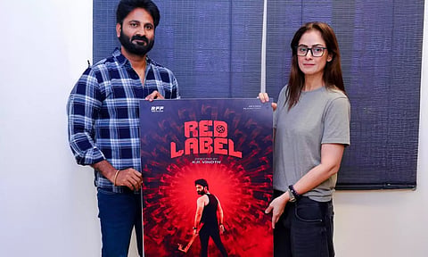 'ரெட் லேபிள் ' படத்தின் ஃபர்ஸ்ட் லுக் போஸ்டரை வெளியிட்ட நடிகை சிம்ரன்