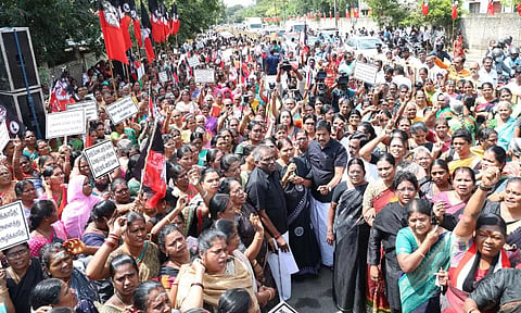 கோவை பாலியல் வன்கொடுமை: துப்பாக்கியால் சுடப்பட்டவர்கள் உண்மை குற்றவாளிகளா?-  முன்னாள் அமைச்சர் வளர்மதி