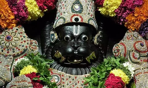 கார்த்திகையில் கண் திறந்து காட்சி தரும் சோளிங்க நரசிம்மர்