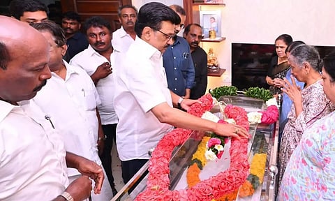 ஈரோடு தமிழன்பன் உடலுக்கு காவல்துறை மரியாதையுடன் இறுதி அஞ்சலி - முதலமைச்சர் உத்தரவு