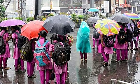 கனமழை - மதுரை, கடலூர் மாவட்ட பள்ளிகளுக்கு விடுமுறை அறிவிப்பு