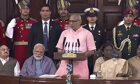 அரசியலமைப்பு அறிவு,  வாழ்ந்த அனுபவம், தியாகங்கள், நம்பிக்கைகள், அபிலாஷைகளிலிருந்து பிறந்தது - சி.பி.ராதாகிருஷ்ணன்