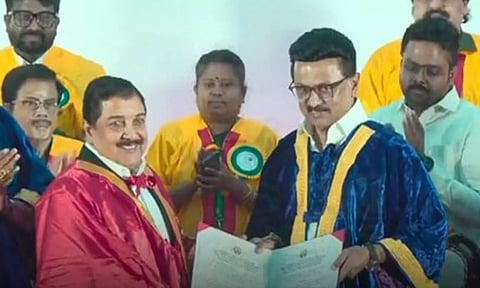 நடிகர் சிவகுமாருக்கு மதிப்புறு முனைவர் பட்டத்தை வழங்கினார் முதலமைச்சர் மு.க.ஸ்டாலின்