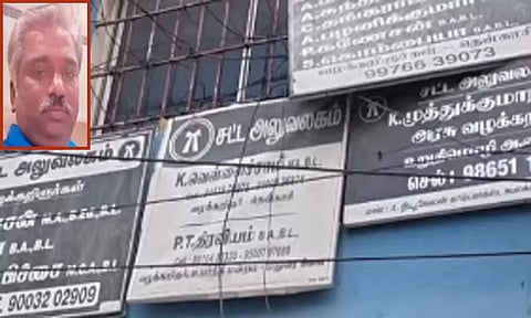 தென்காசியில் அரசு வழக்கறிஞருக்கு அரிவாள் வெட்டு - வழக்கறிஞர்கள் போராட்டம்
