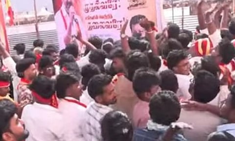 ஈரோட்டில் விஜய் மக்கள் சந்திப்பு... சாரை சாரையாக குவியும் த.வெ.க. தொண்டர்கள்